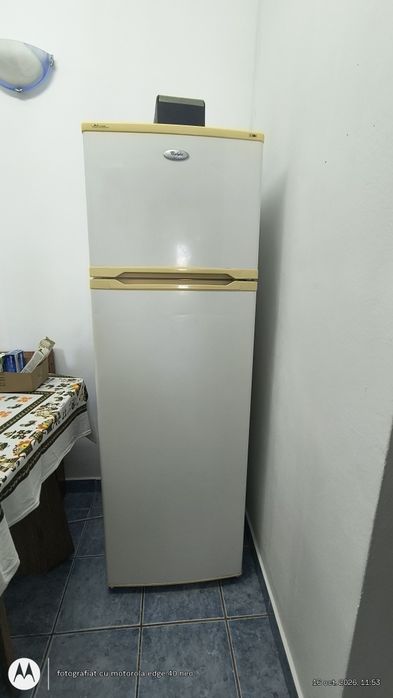 Vând frigider Whirlpool