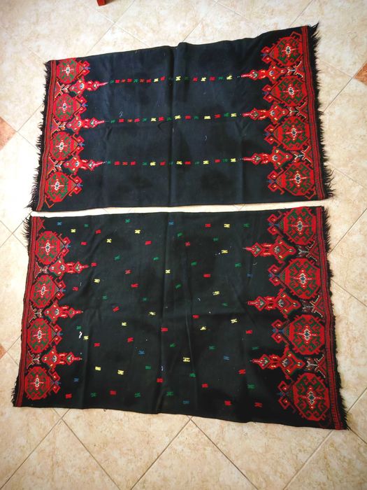 Две Големи Старинни Хърцойски Възглавници за Миндер