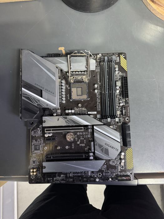 Материнская плата