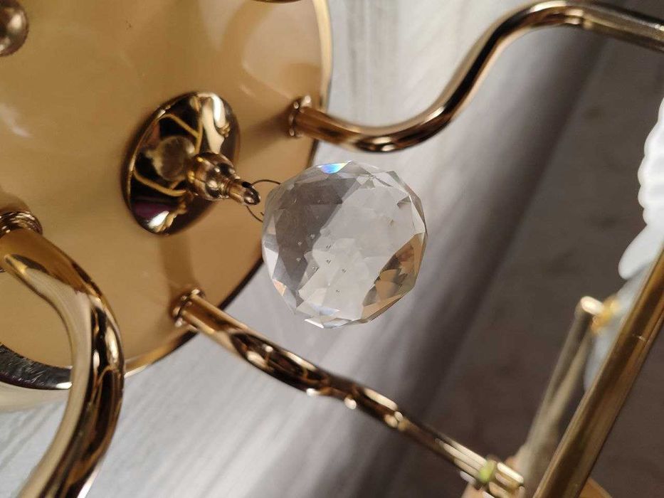 Люстра 4 лампочки