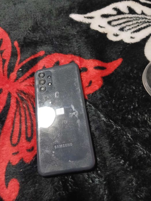 Vand acest telefon samsung a13 intr o stare buna