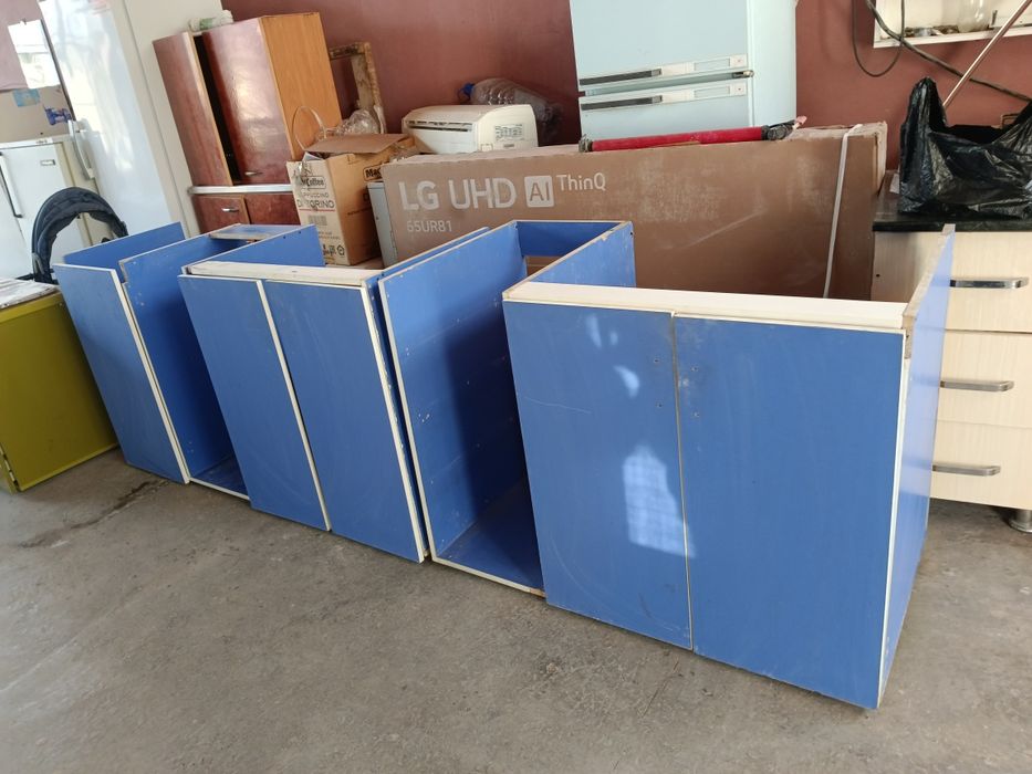 Кухний мебел 2 метор сталешниц 4 метор