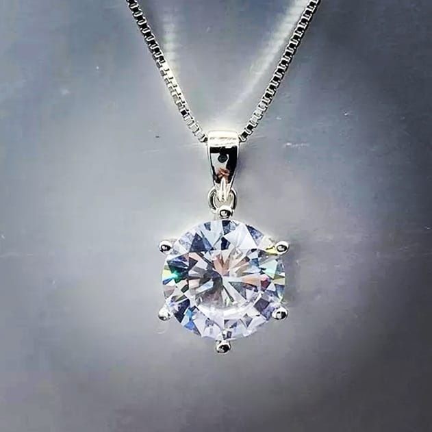 Сребърнo Колие 925 с Платинено покритие и камък Мойсанит - 4 карата!