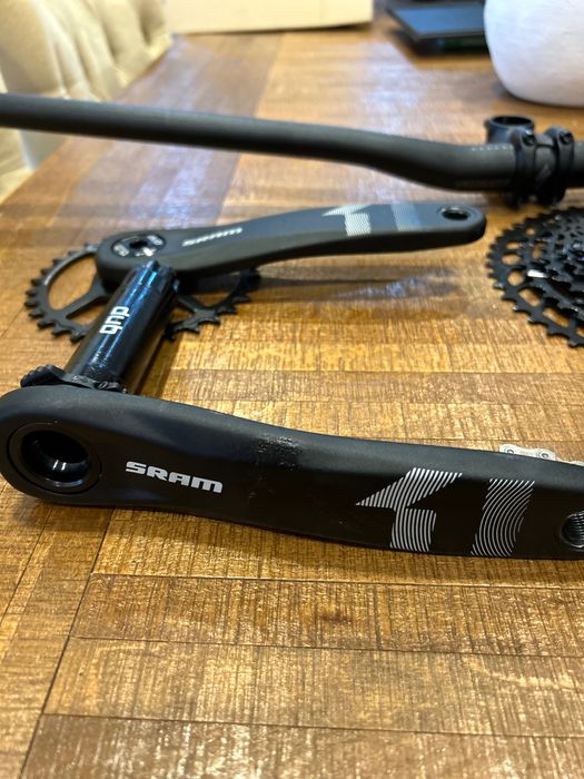 Angrenaj SRAM GX Eagle nou si ghidon Specialized cu pipa