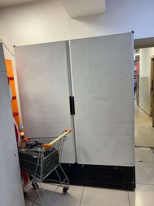 Холодильный шкаф