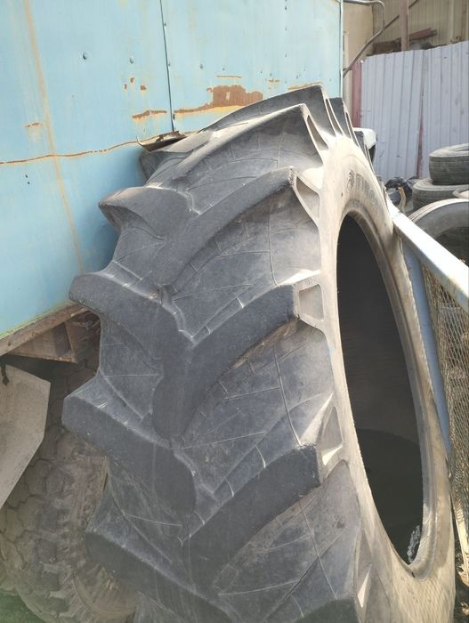 Шина трактора б/у Размер 13.6-3
