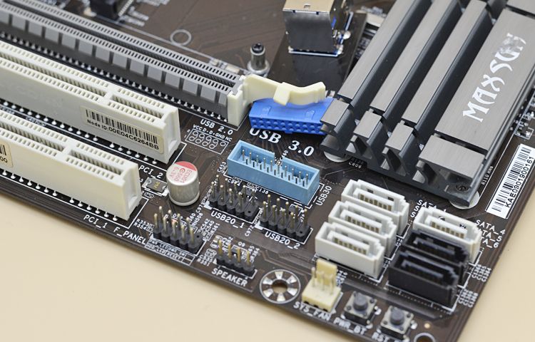 Внутренний адаптер для дополнительных портов USB.