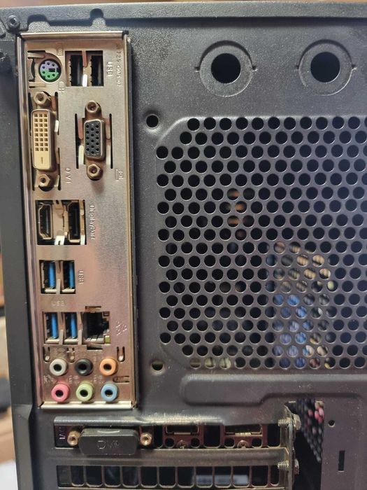 Продава се офис компютър Gigabyte с подарък