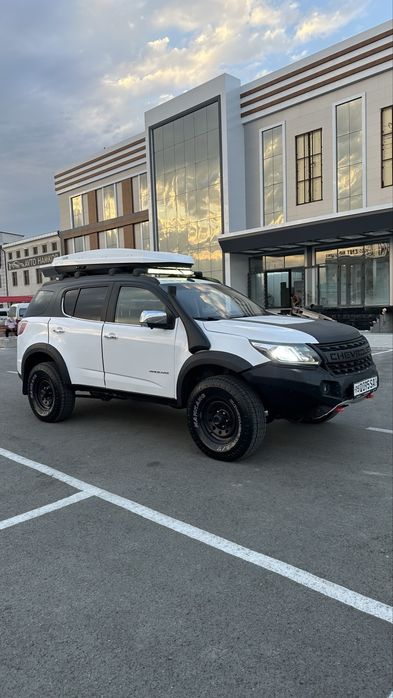 Traiblezer offroad full sotiladi