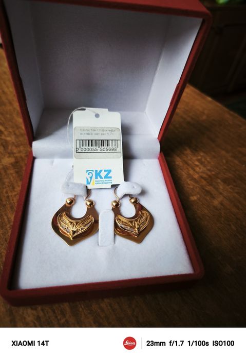 Золотые серьги 5.71 гр.