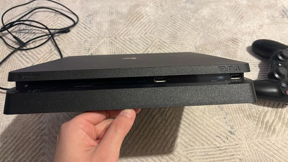 Playstation 4 slim