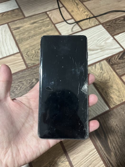 SAMSUNG S10, в ПОДАРОК телефон