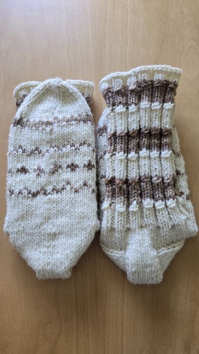 Вълнени чорапи ръчно плетени