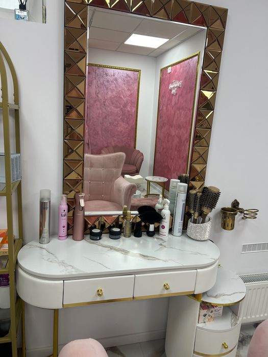 Scaun Coafor + post de lucru + oglindă