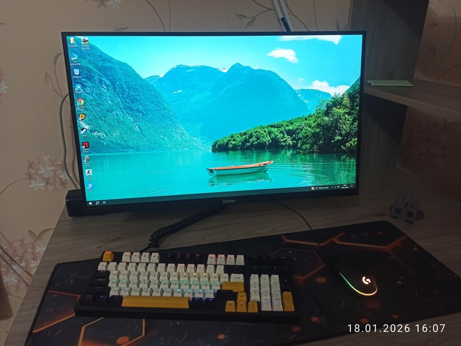 Продается игровой компьютер в комплекте в месте с мебелью