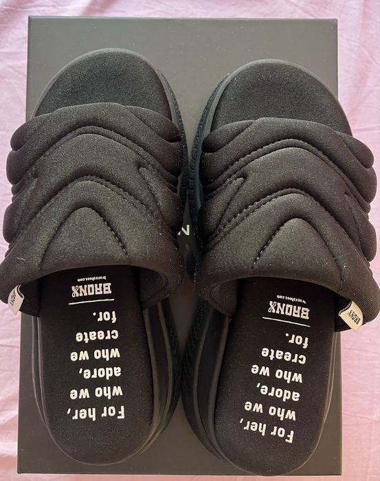 Много запазени чехли на Bronx носени броени пъти