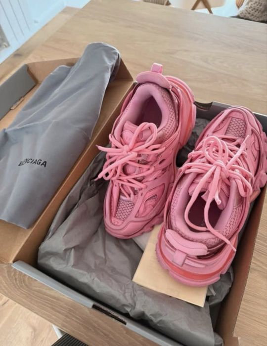 Balenciaga tracks led roz