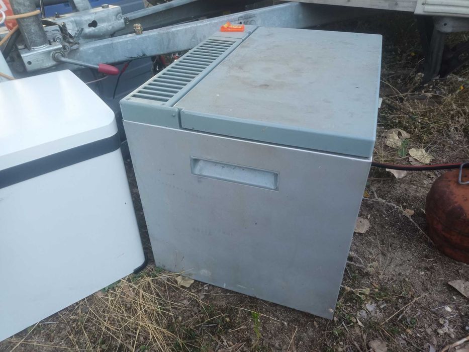 Хладилна ракла на газ, 12в. и 220в.  CampingGas CTL 175