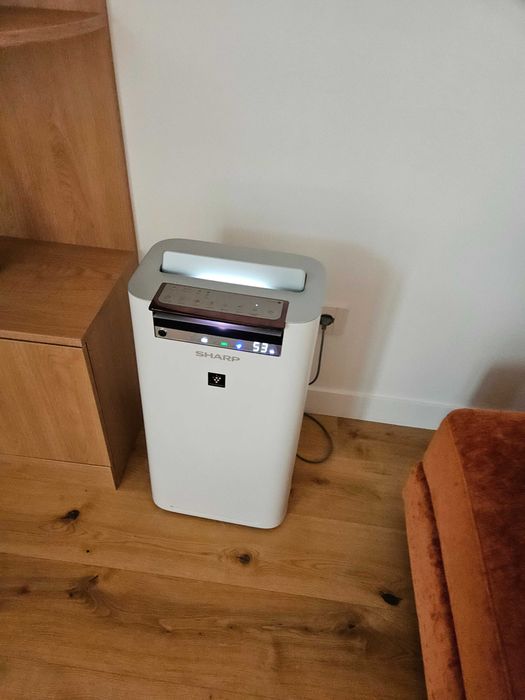 Vand purificator aer SHARP Plasmacluster ionizator cu umidificare SHARP Plasmacluster