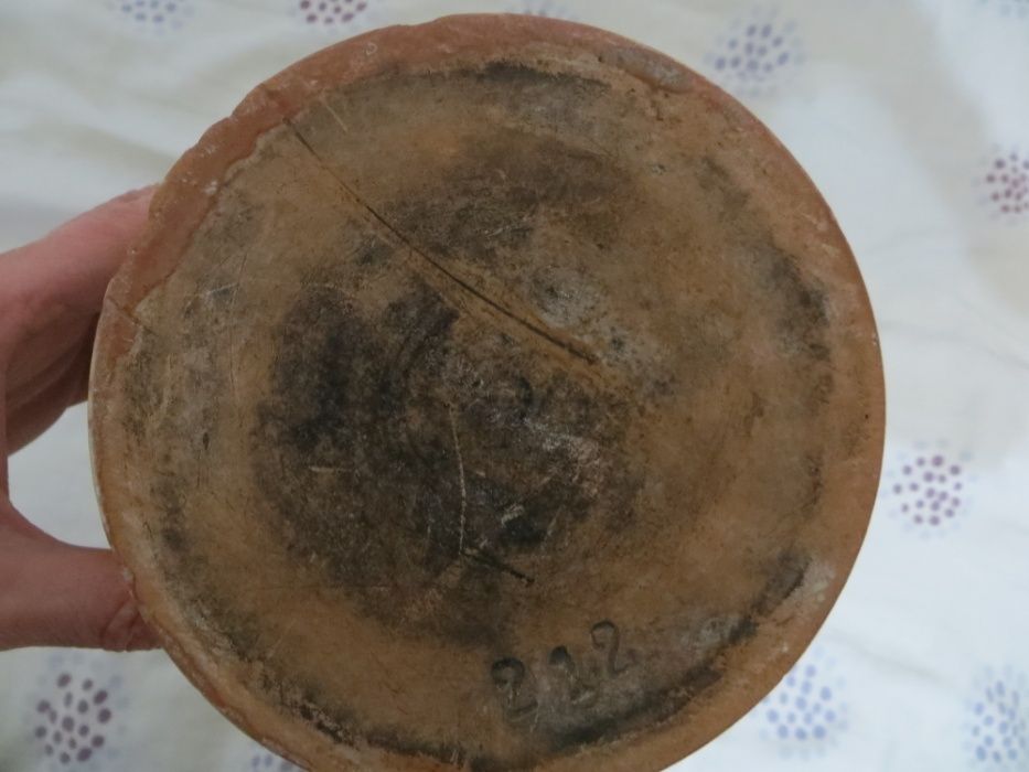 Антикварни вази с ръчно изрисувани мотиви