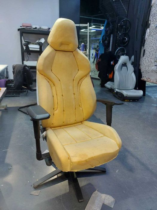 G-class ва BMW M дизайнидаги офис креслолари.