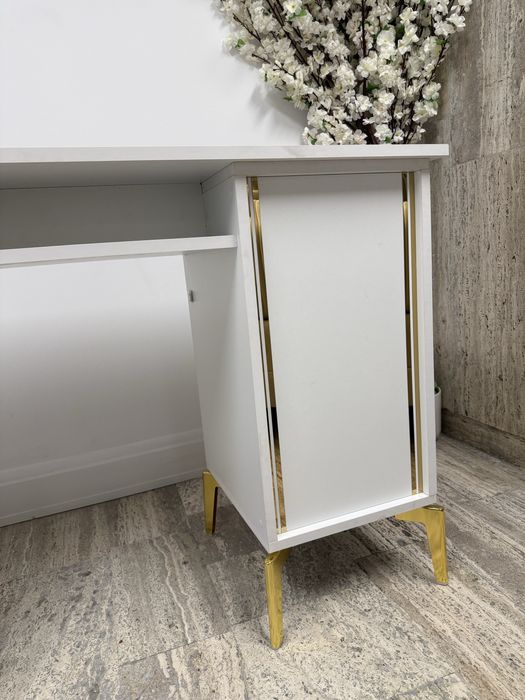 Masa manichiura cu aspirator incorporat