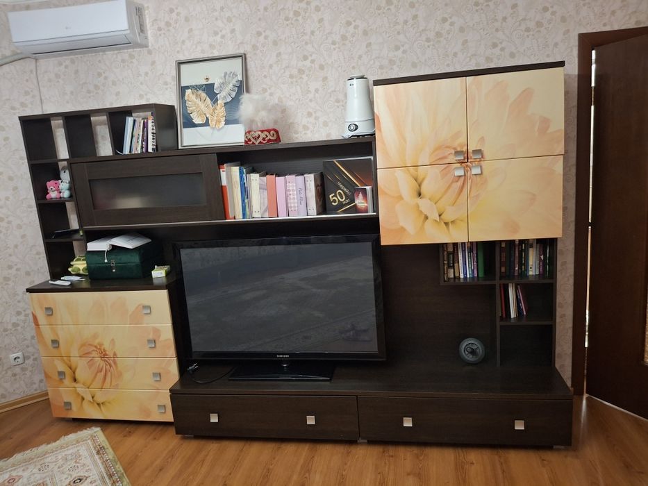 Стеллаж и сервант