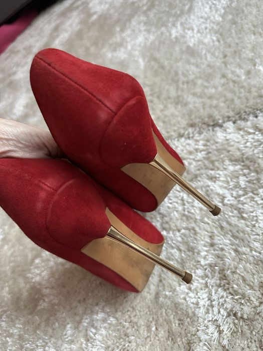 Zara Pantofi rosii toc auriu