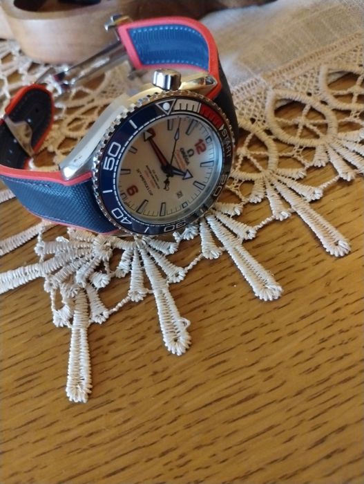 Omega  , ceas automatic .