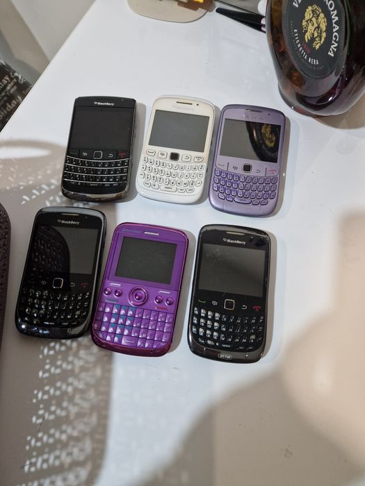 Telefon BlackBerry cu incarcator