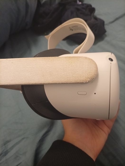 Vând VR oculus quest2