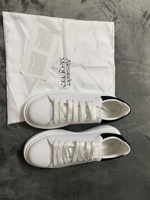 Vand adidasi noi de barbati Alexander McQueen