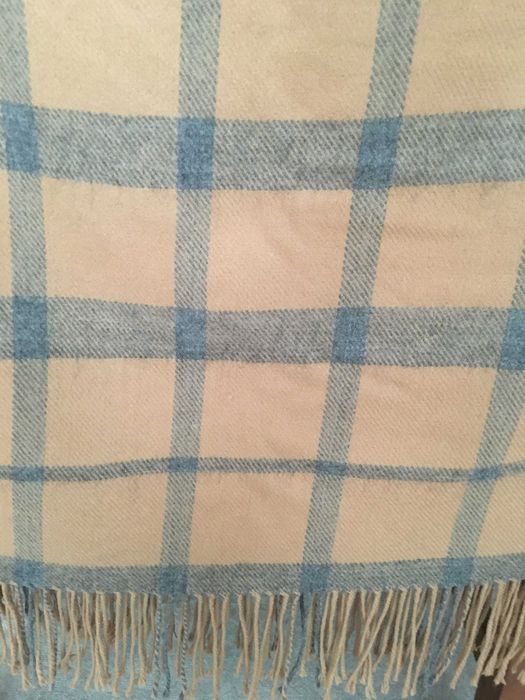 Продавам пончо цвят камел - 10 лв.