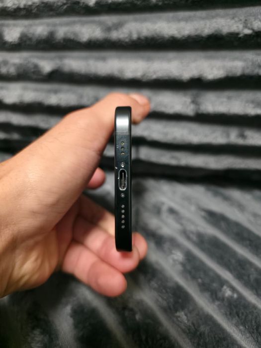 Vand Iphone 15 128GB pret 2500 negociabil