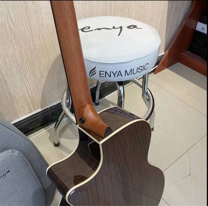 Продам гитару Enya