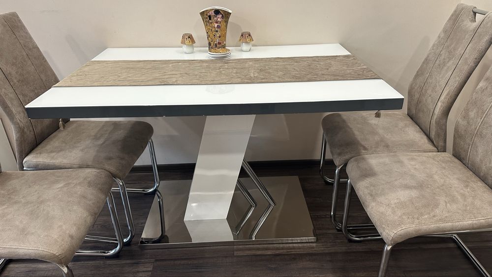 Трапезна маса с 4 стола