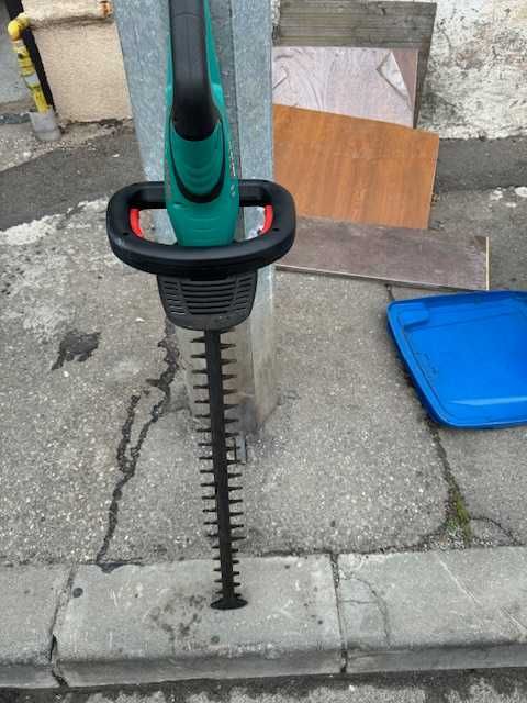 Trimmer gard viu Bosch, cu acumulator aproape nou