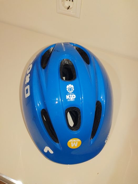 Продавам детска каска за велосипед или скутер