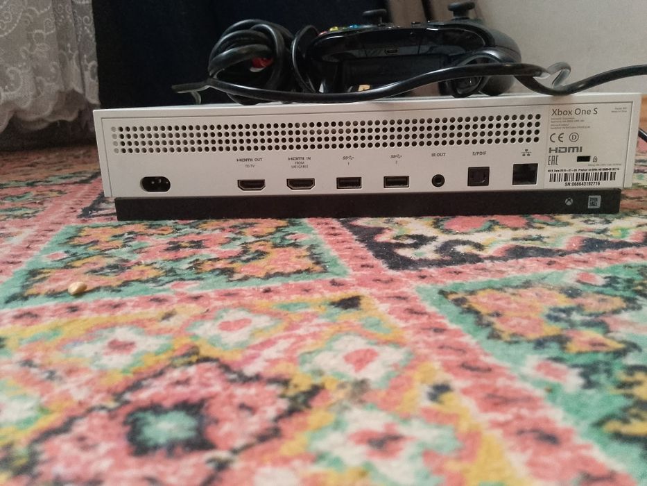 Консоль Xbox one s
