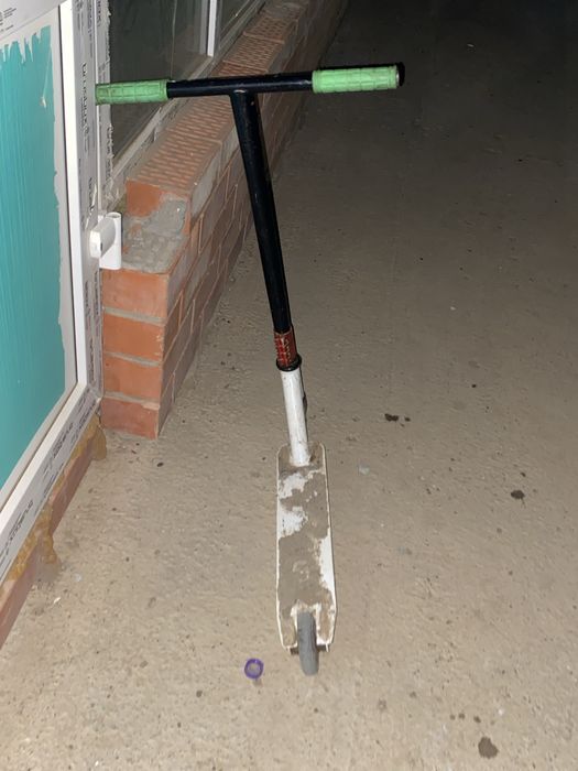 Продам Трюковой самокат нормальный минусов нету