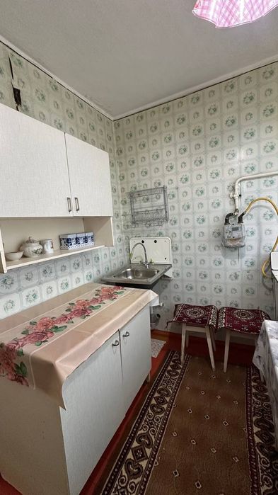Сдается 1 ком квартира Адрес 1 мкр Чирчик. 
Сдаётс