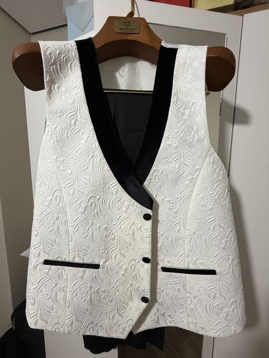 Новый белый смокинг.