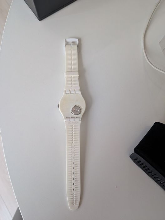 Swatch alb, model schelet cu mecanism vizibil – necesita doar curatare