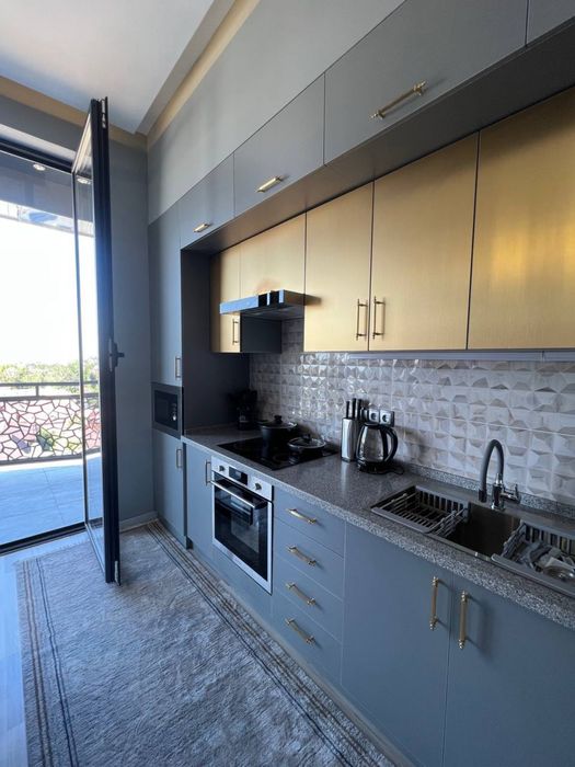 Продаётся 2 комнатная студия на Шота Руставели