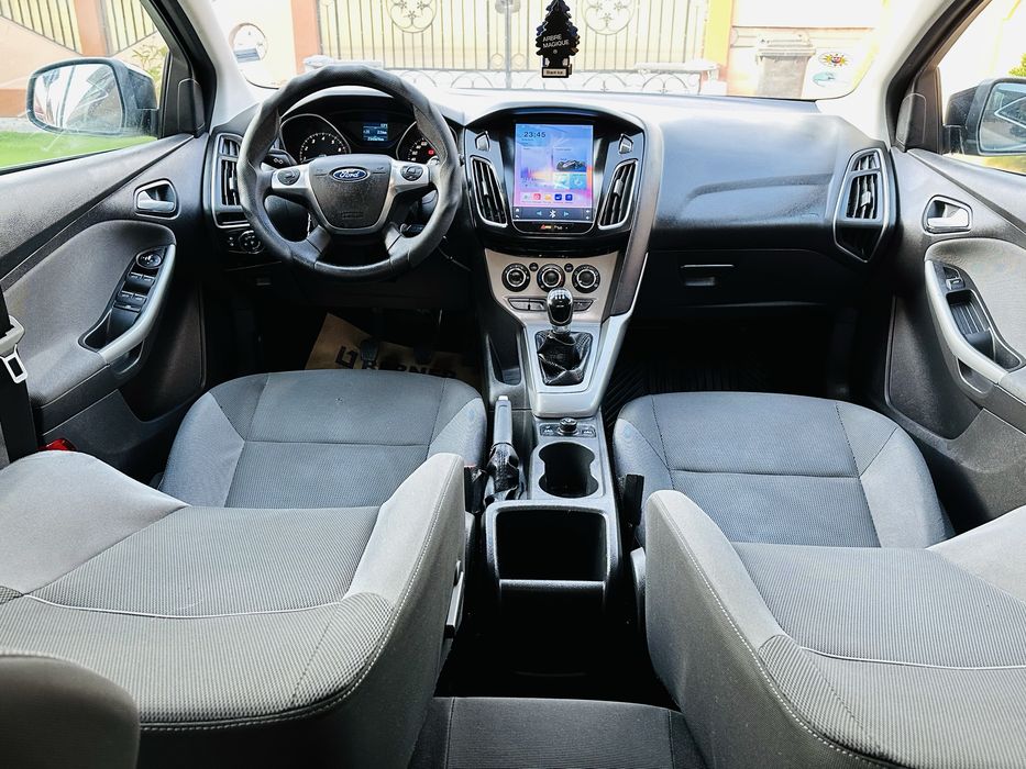 Ford Focus-2011-1.6 benzina clasic-Impecabil-Titanium