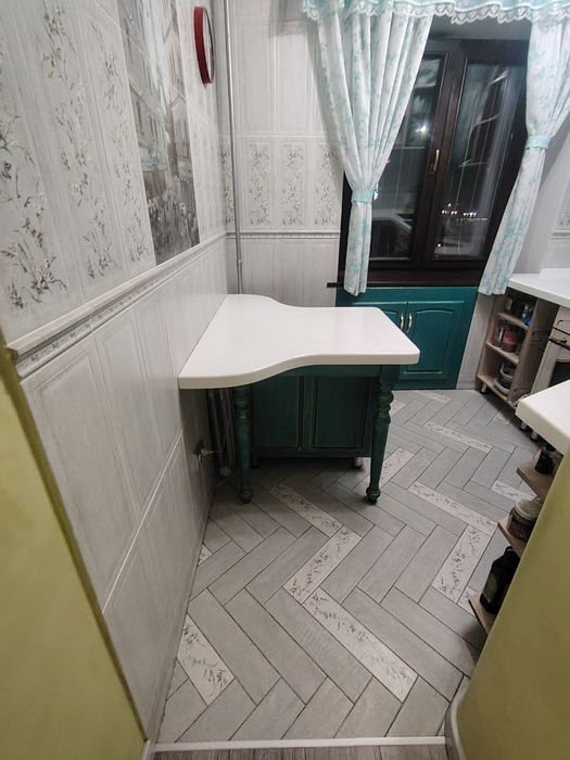 Продам квартиру трехкомнатную