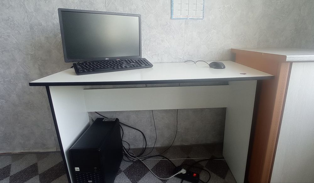 Продам компьютерный/письменный стол