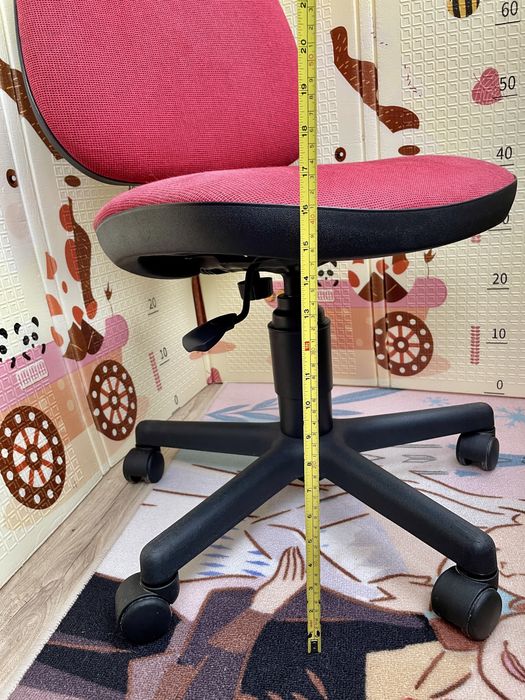 Scaun birou rosu pentru copii de scoala / adulti, rotativ si reglabil