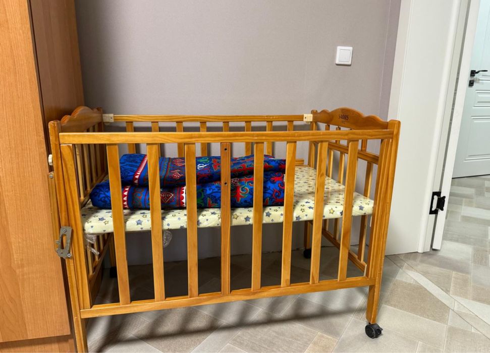 Продам детскую кроватку