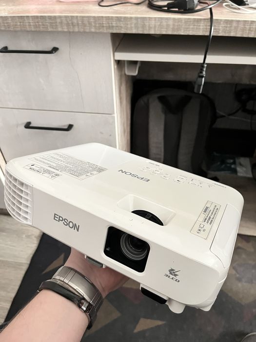 Проектор LCD Epson EB-E01
